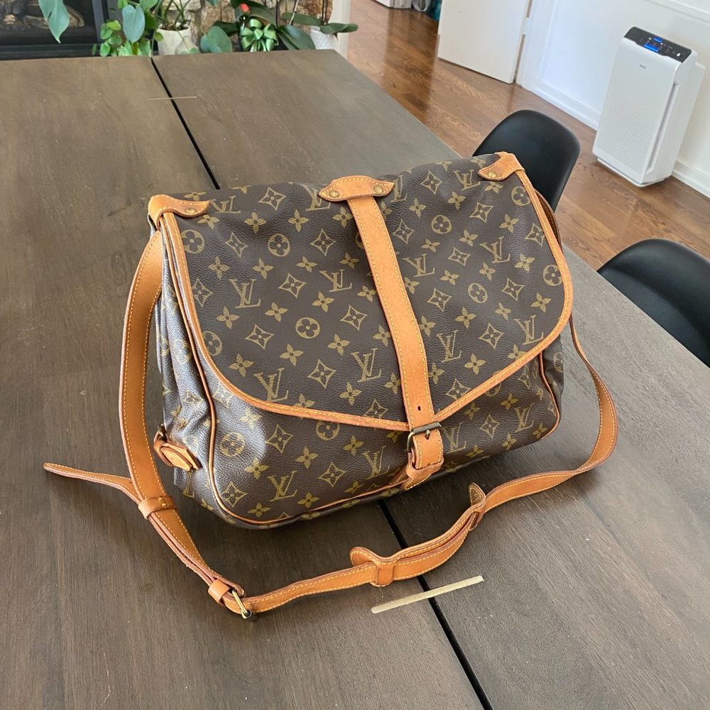 LOUIS VUITTON Saumur 35 Crossbody Messenger Handbag - Picture 11 of 15